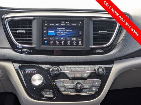 Used 2020 Chrysler Pacifica Touring-L image 18