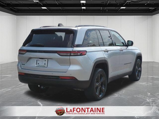 Used 2024 Jeep Grand Cherokee Altitude AWD/4WD image 5