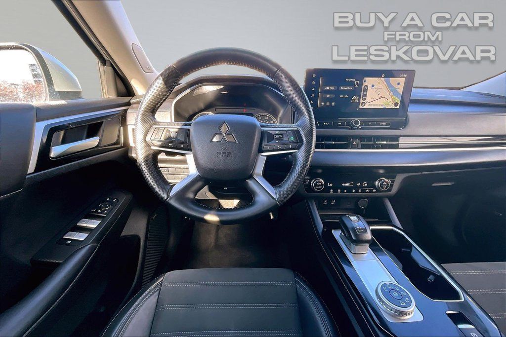 Used 2025 Mitsubishi Outlander SE AWD/4WD image 5