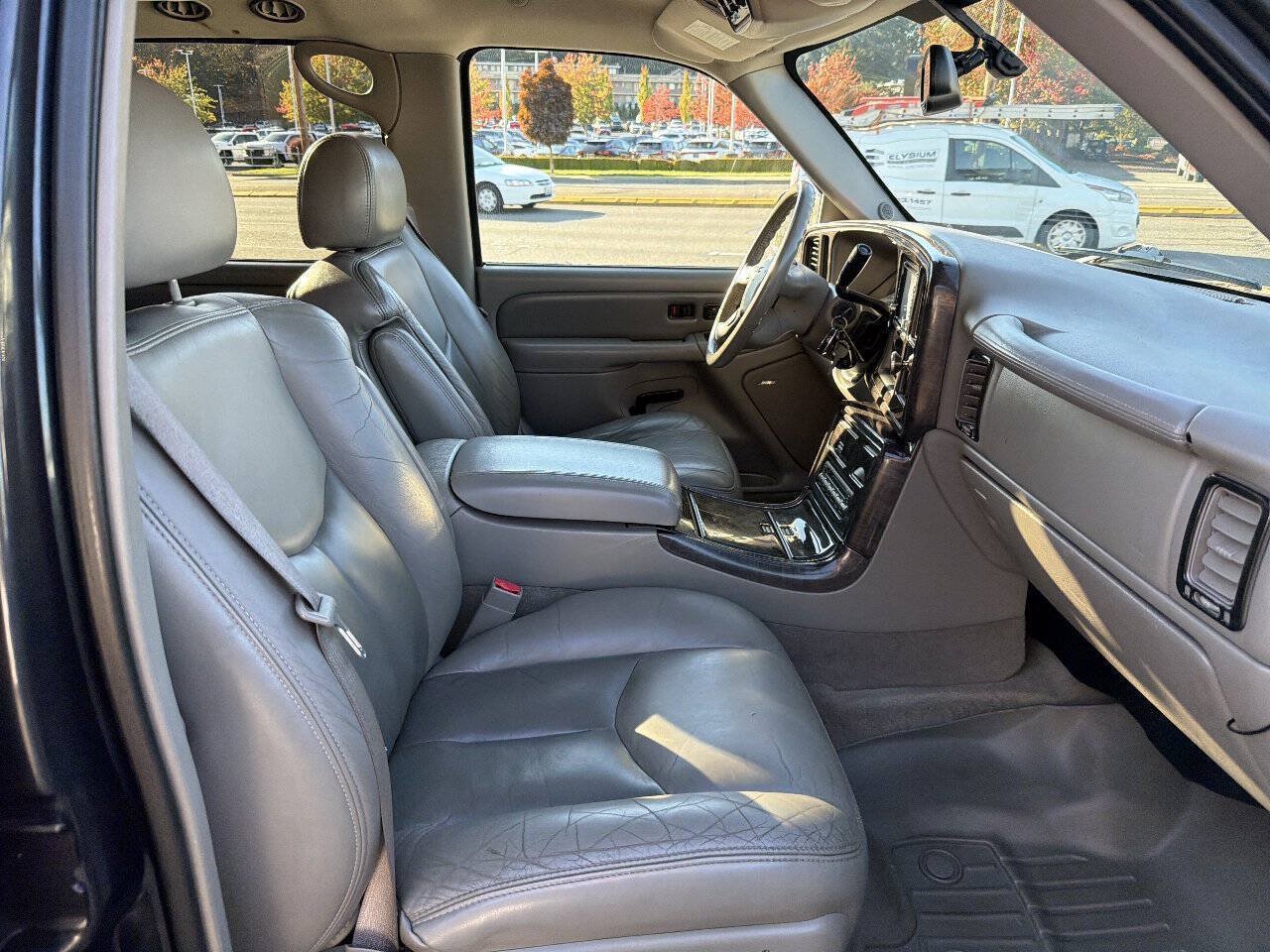 Used 2004 GMC Yukon XL Denali AWD/4WD image 17