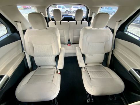 Used 2022 Ford Explorer XLT AWD/4WD image 31