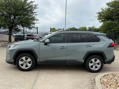 Used 2019 Toyota RAV4 XLE w/ Convenience Package image 2