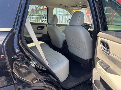 Used 2025 Nissan Rogue SL FWD image 13