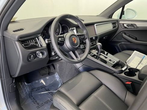 Certified 2026 Porsche Macan AWD/4WD image 4