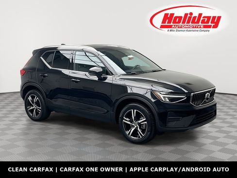 Used 2025 Volvo XC40 B5 Core image 1