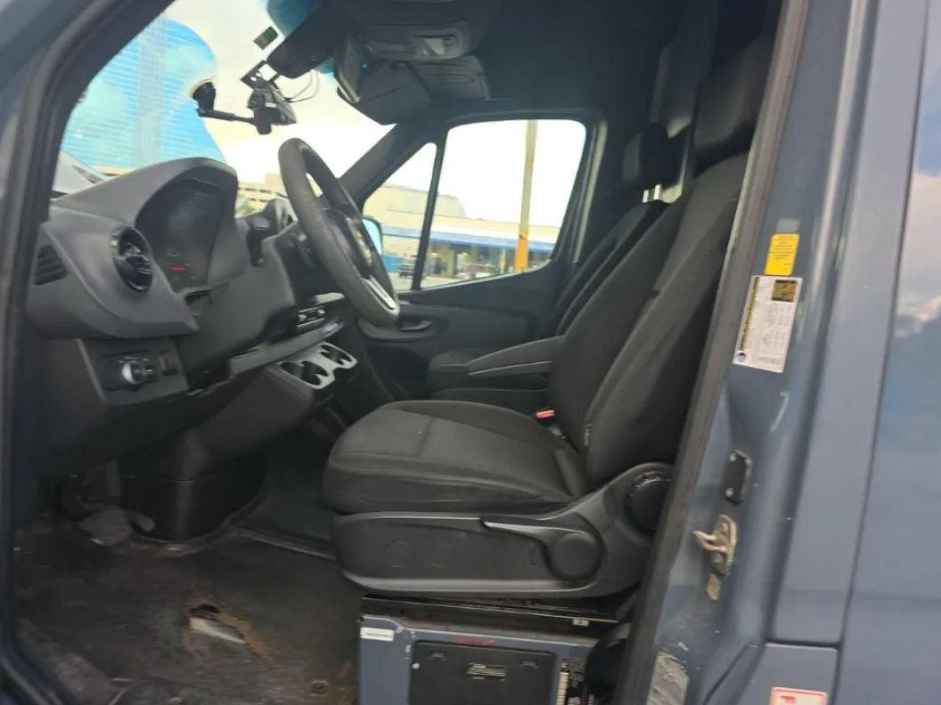 Used 2019 Mercedes-Benz Sprinter 144 image 6