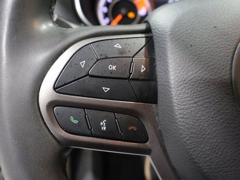 Used 2022 Jeep Cherokee Latitude Lux w/ Mopar Interior Package image 37