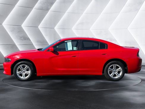 Used 2022 Dodge Charger SXT RWD image 2
