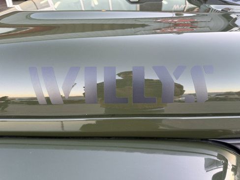 Used 2021 Jeep Gladiator Willys image 16