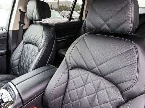 Used 2024 BMW X7 xDrive40i image 28