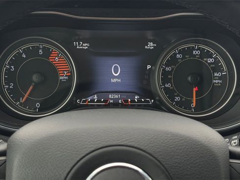 Used 2019 Jeep Cherokee Trailhawk w/ Cold Weather Group image 30