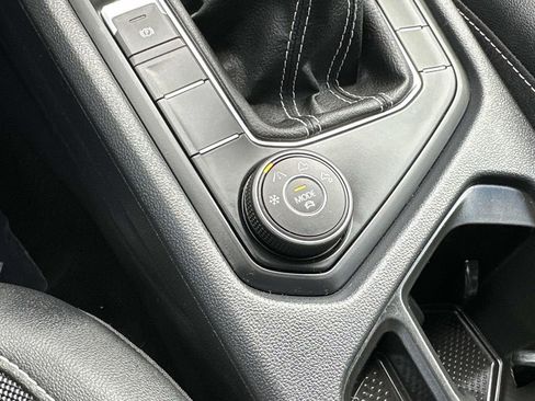 Used 2022 Volkswagen Taos SE image 31