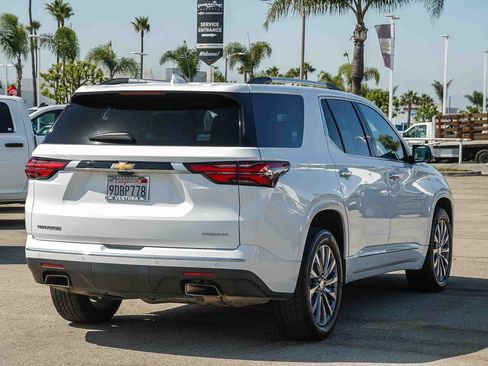 Used 2023 Chevrolet Traverse Premier FWD image 4