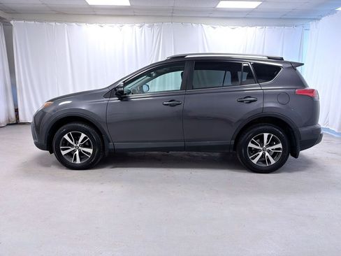Used 2018 Toyota RAV4 XLE image 10