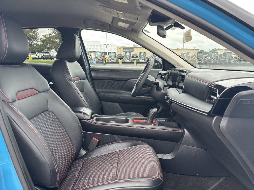 Certified 2025 Nissan Kicks SR FWD image 19