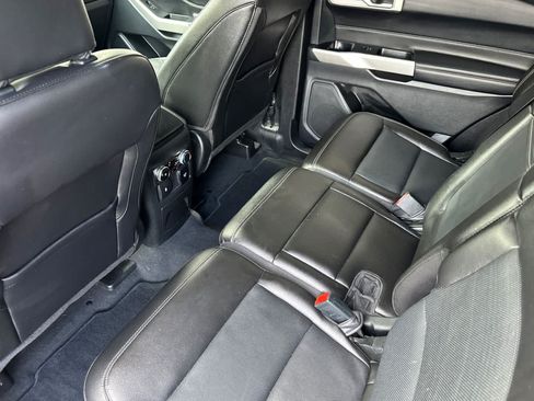 Certified 2022 Ford Explorer Limited w/ Equipment Group 301A AWD/4WD image 4
