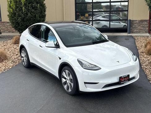 Used 2020 Tesla Model Y Long Range AWD/4WD image 8