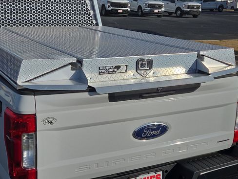 Used 2019 Ford F250 XL w/ Power Equipment Group image 9