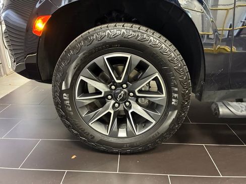 Used 2023 Chevrolet Tahoe Z71 w/ Luxury Package AWD/4WD image 28