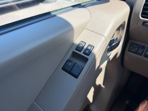 Used 2017 Nissan Frontier SV AWD/4WD image 17