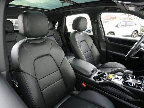 Used 2020 Porsche Cayenne image 26