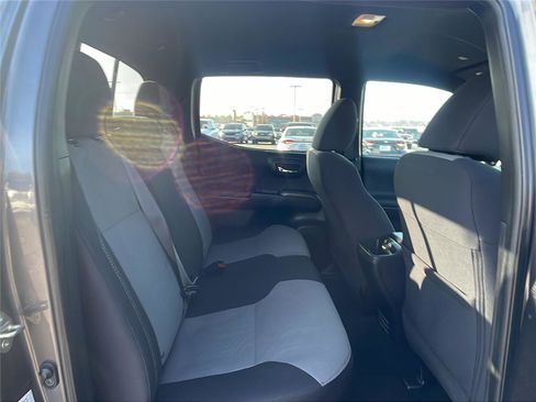 Used 2020 Toyota Tacoma TRD Off-Road image 16