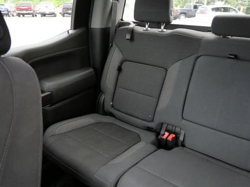 Used 2019 Chevrolet Silverado 1500 LT Trail Boss w/ Convenience Package AWD/4WD image 12