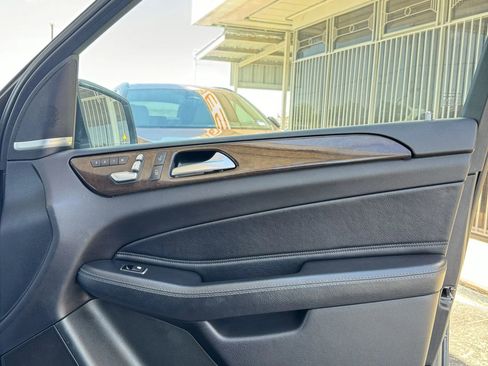 Used 2017 Mercedes-Benz GLS 450 4MATIC image 22