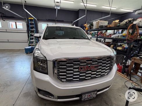 Used 2019 GMC Yukon Denali w/ Denali Ultimate Package AWD/4WD image 2