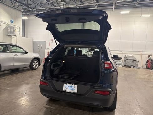 Used 2018 Jeep Cherokee Latitude Plus w/ Cold Weather Group image 13