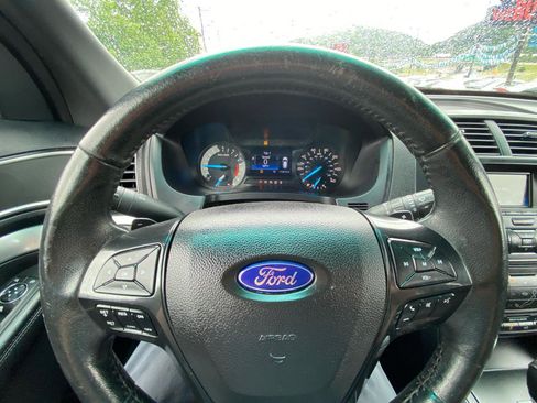 Used 2016 Ford Explorer XLT AWD/4WD image 24