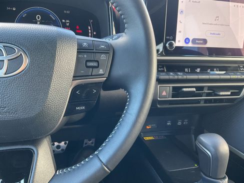 Used 2025 Toyota Camry SE image 23