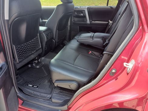 Used 2018 Toyota 4Runner SR5 AWD/4WD image 6
