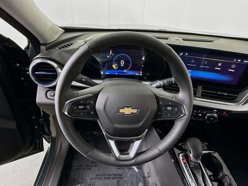 New 2026 Chevrolet Trax LT w/ LT Convenience Package FWD image 13