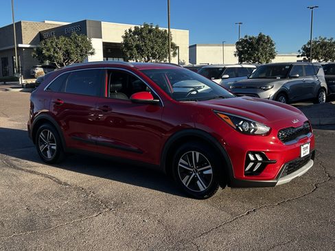 Certified 2022 Kia Niro LXS image 4