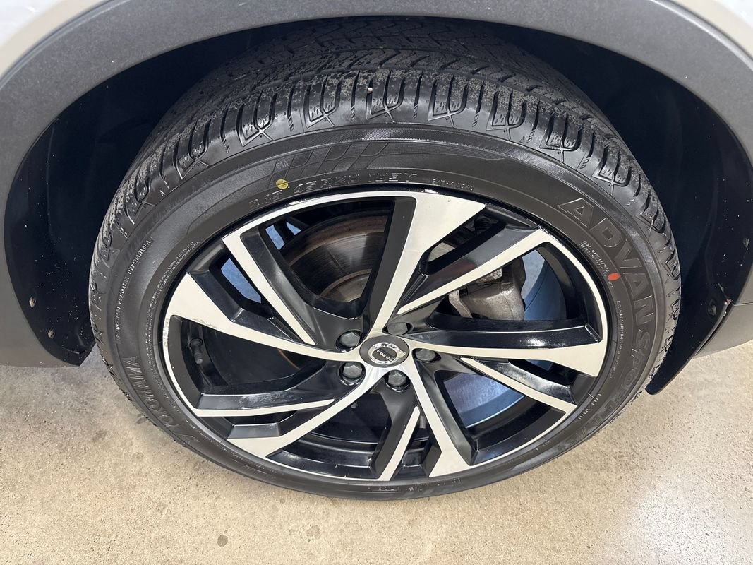 Used 2019 Volvo XC40 T5 R-Design AWD/4WD image 32