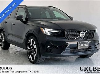 Used 2025 Volvo XC40 B5 Plus AWD/4WD video 1