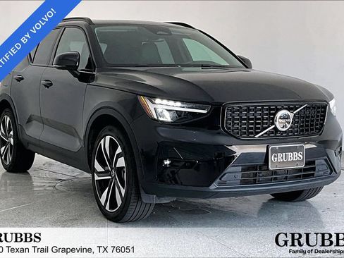 Used 2025 Volvo XC40 B5 Plus AWD/4WD image 1