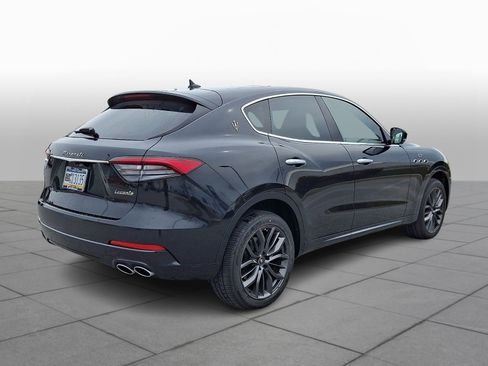 Used 2024 Maserati Levante GT Ultima image 6