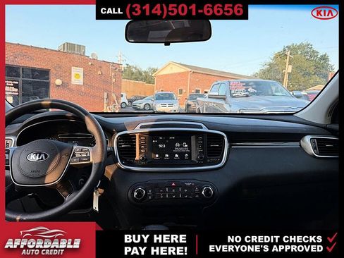 Used 2020 Kia Sorento FWD V6 image 11