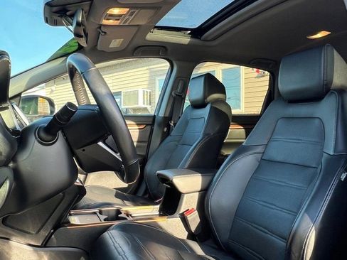 Used 2020 Honda CR-V Touring image 10