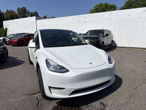 Used 2023 Tesla Model Y AWD image 2