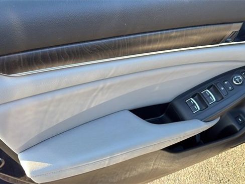 Used 2018 Honda Accord Touring image 22
