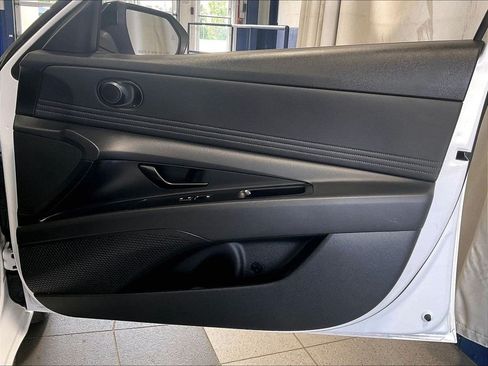 Certified 2025 Hyundai Elantra SEL FWD image 12