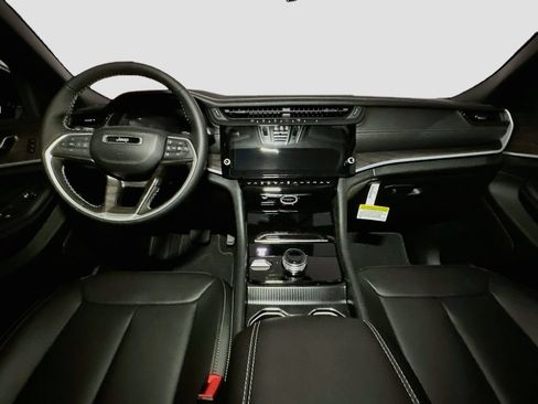 New 2026 Jeep Grand Cherokee Limited w/ Luxury Tech Group II AWD/4WD image 7