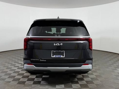 Used 2025 Kia Carnival FWD image 7