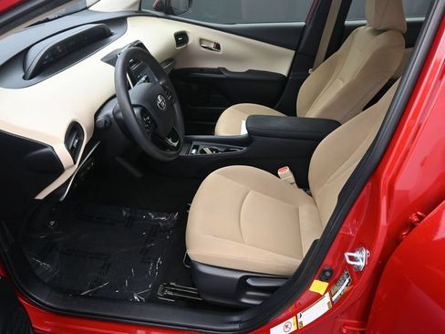 Used 2021 Toyota Prius LE FWD image 16