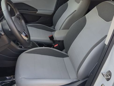 Used 2024 Volkswagen Taos SE image 16