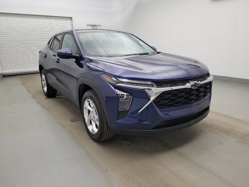 Used 2024 Chevrolet Trax LS w/ LS Convenience Package image 13