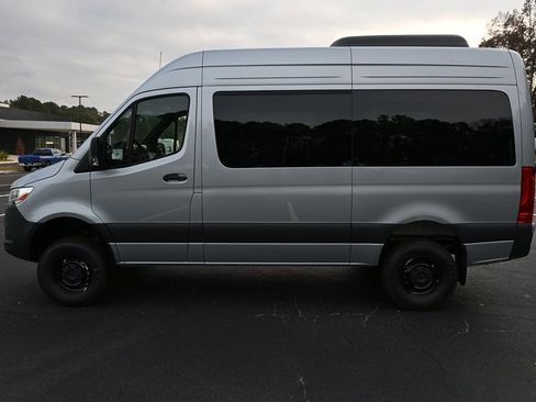 Used 2025 Mercedes-Benz Sprinter 2500 image 3